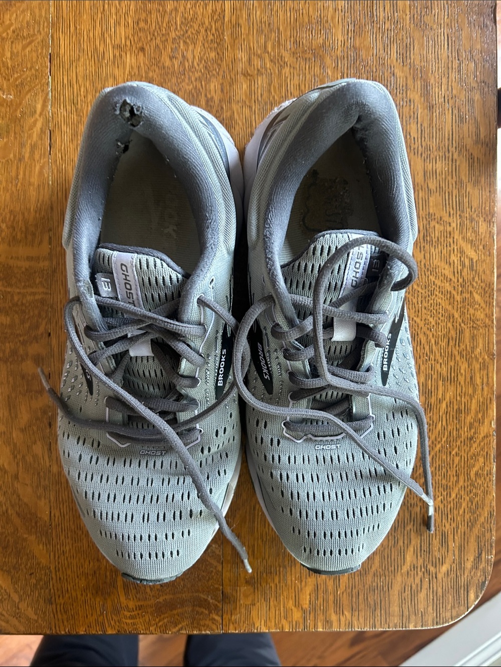 Brooks Ghost Women’s Gray Mesh Lace-Up Sneakers size 10